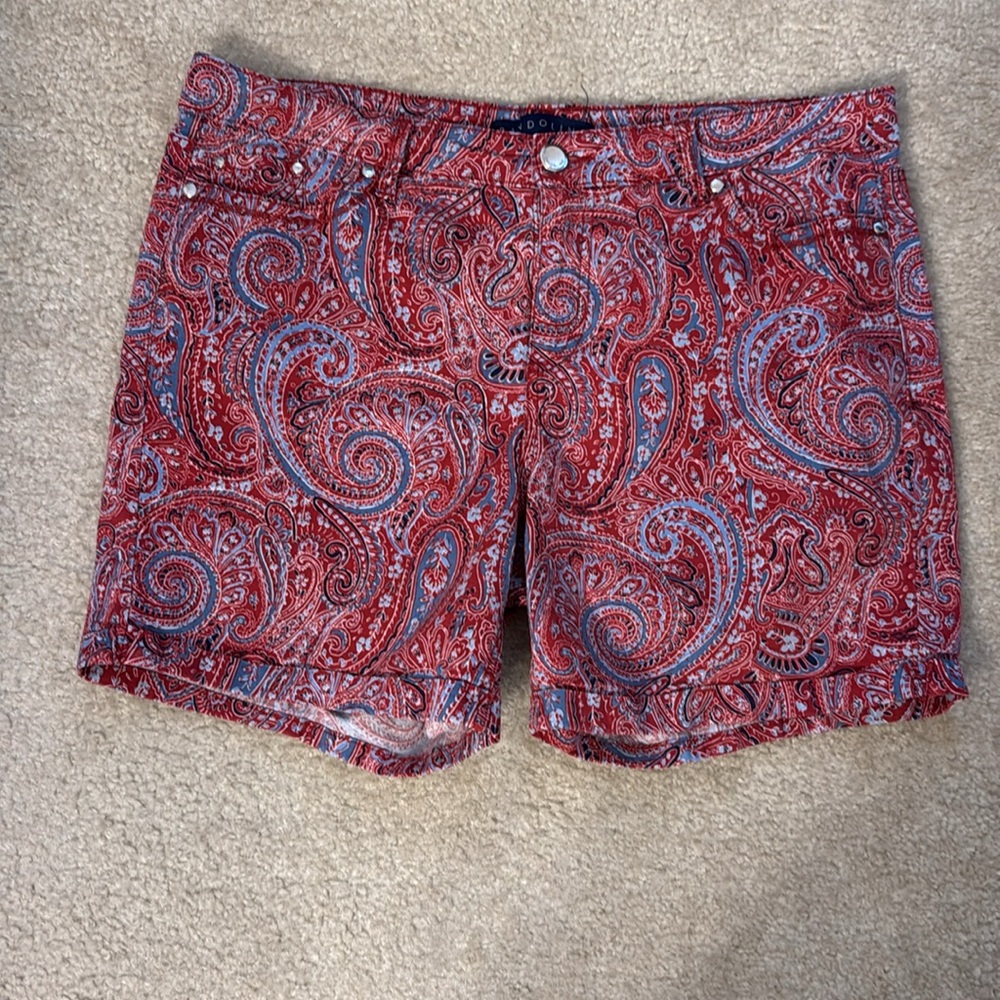 Bandolino Red and Blue Paisley Women Shorts EUC Size 12 - Picture 2 of 5